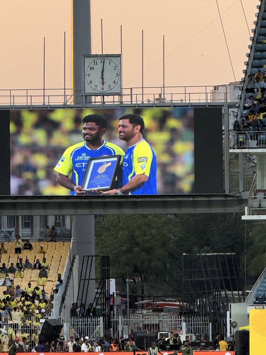 Razor Black tweet media