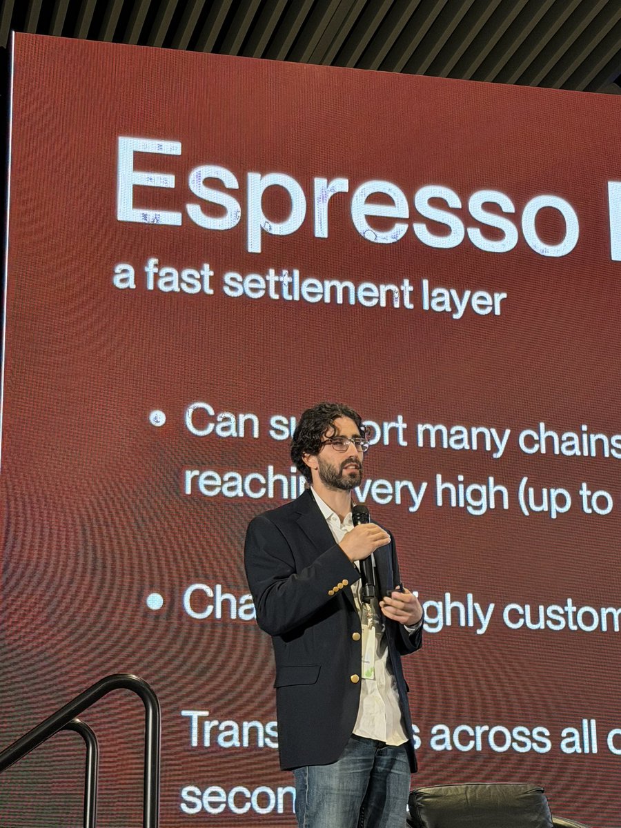 Averi ☕️ tweet media