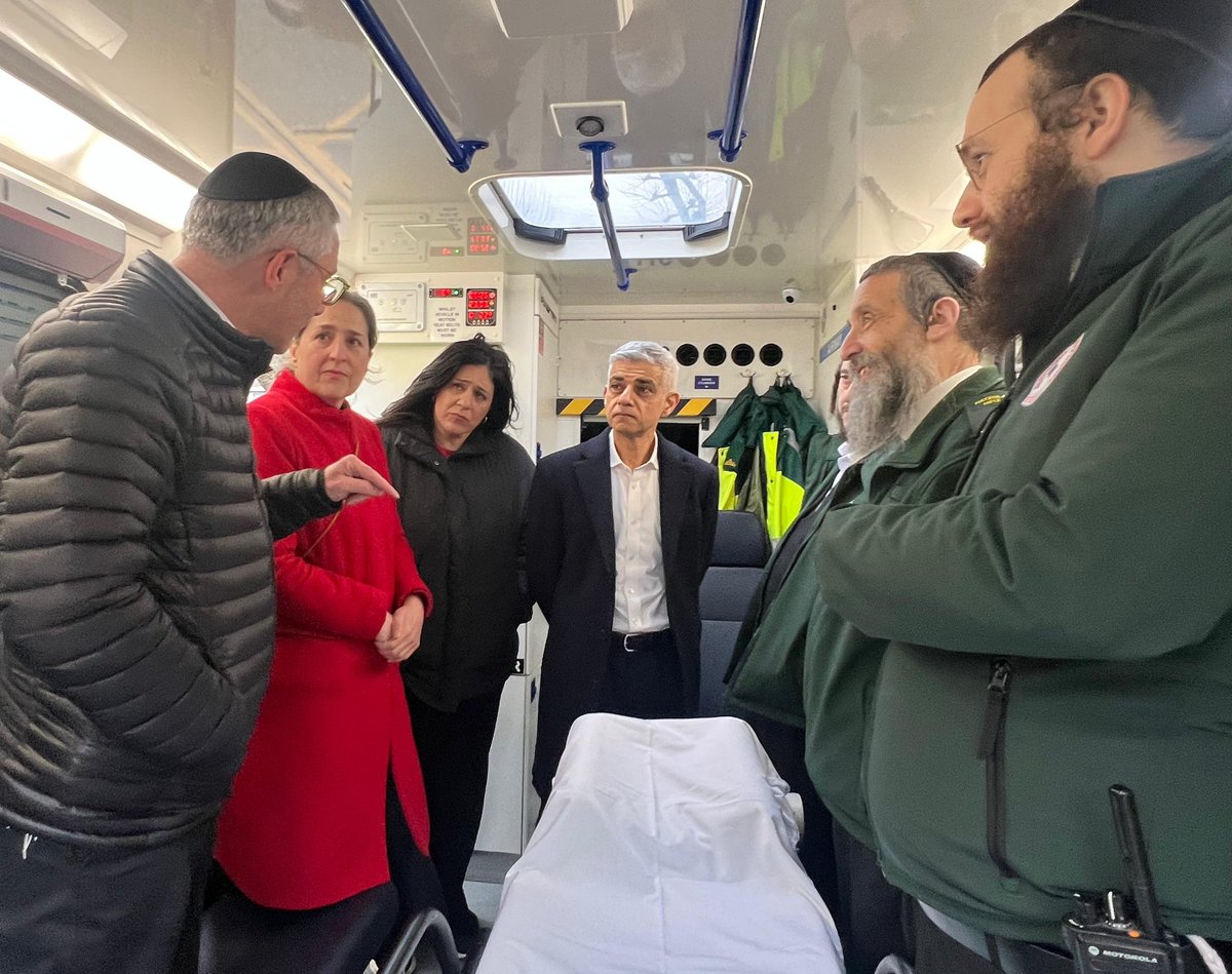 Sadiq Khan tweet media