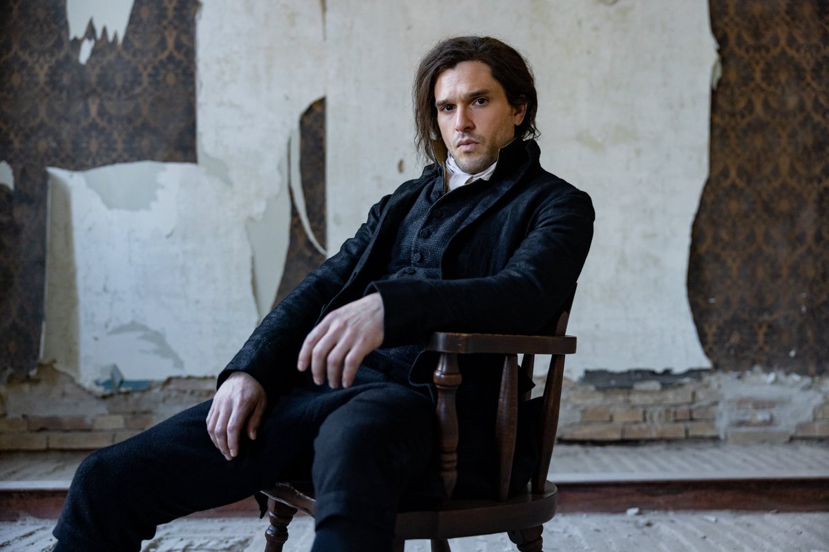 İki Şehrin Hikayesi’ kitabından uyarlanacak olan mini diziden ilk görsel yayınlandı. 

Dizinin Başrollerinde Kit Harington yer alıyor.