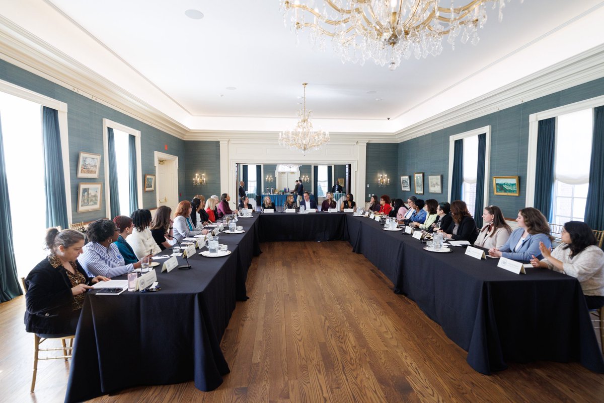 GovernorShapiro's tweet photo. Today, Lori and I sat down with my Advisory Commission on Women for a roundtable discussion in honor of Women’s History Month about how we can continue to make sure every girl and woman in Pennsylvania has the support they deserve, the freedom to chart their own course, and the opportunity to succeed.
 
As long as I’m your Governor, Pennsylvania will continue to be a place where women’s fundamental freedoms are respected — and protected.