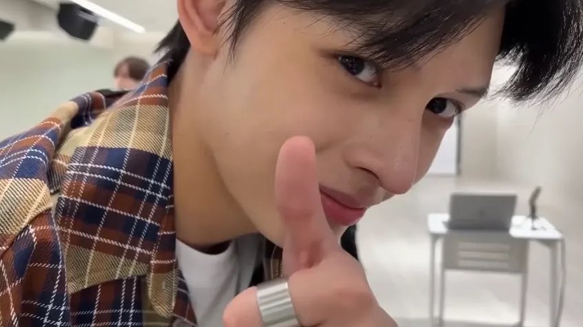 dailyjames tweet media