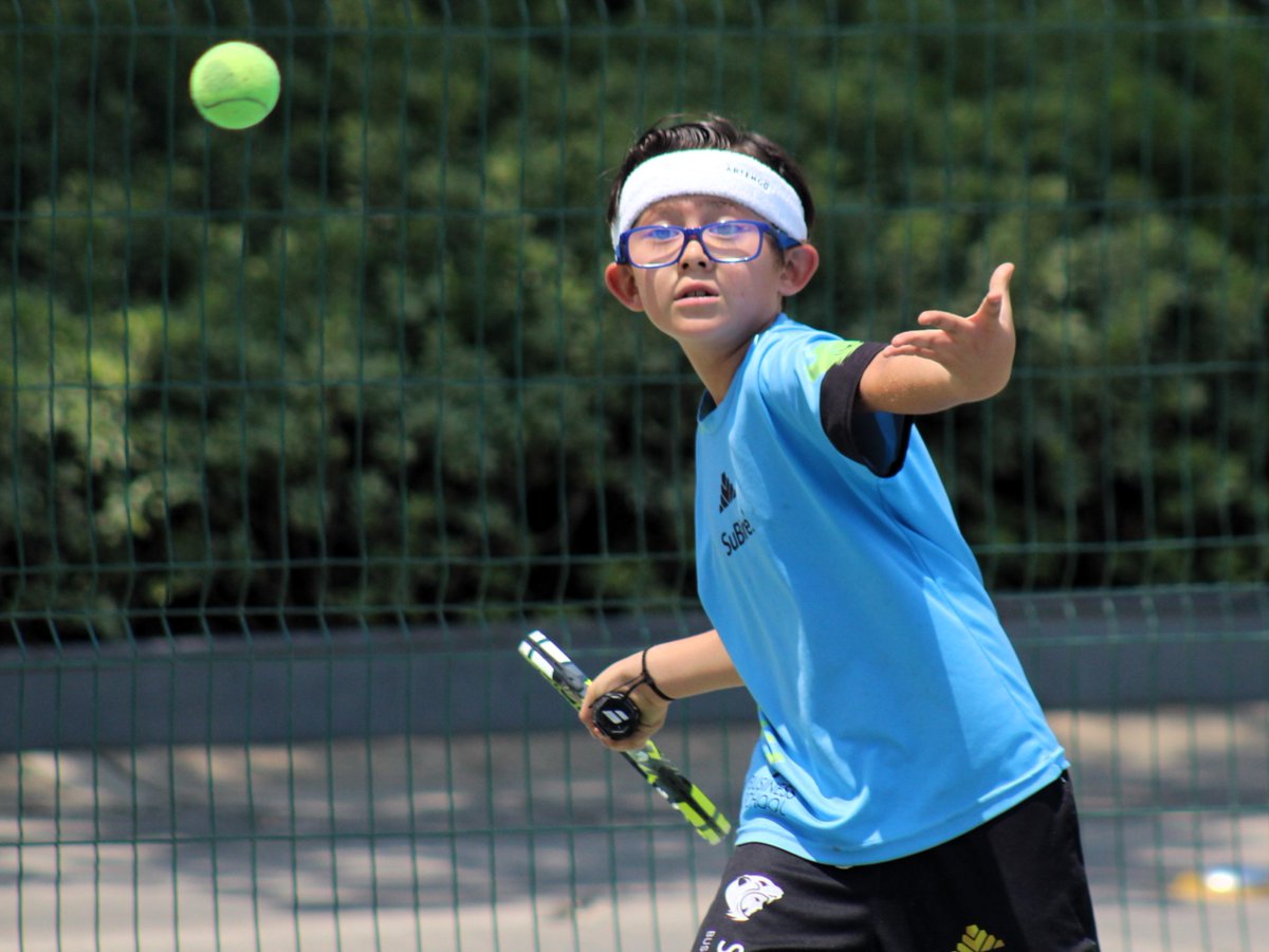 Muchas felicidades a nuestro alumno de primaria mayor y tenista Rodrigo Villarreal, quien se coronó campeón en singles del torneo nacional grado 3 celebrado en Ciudad Guzmán, categoría varonil 10 años y menores.

¡Muchas felicidades, Rodrigo! 🎾🎾🎾

#ColegioSuBiré #WeAreSuBiré