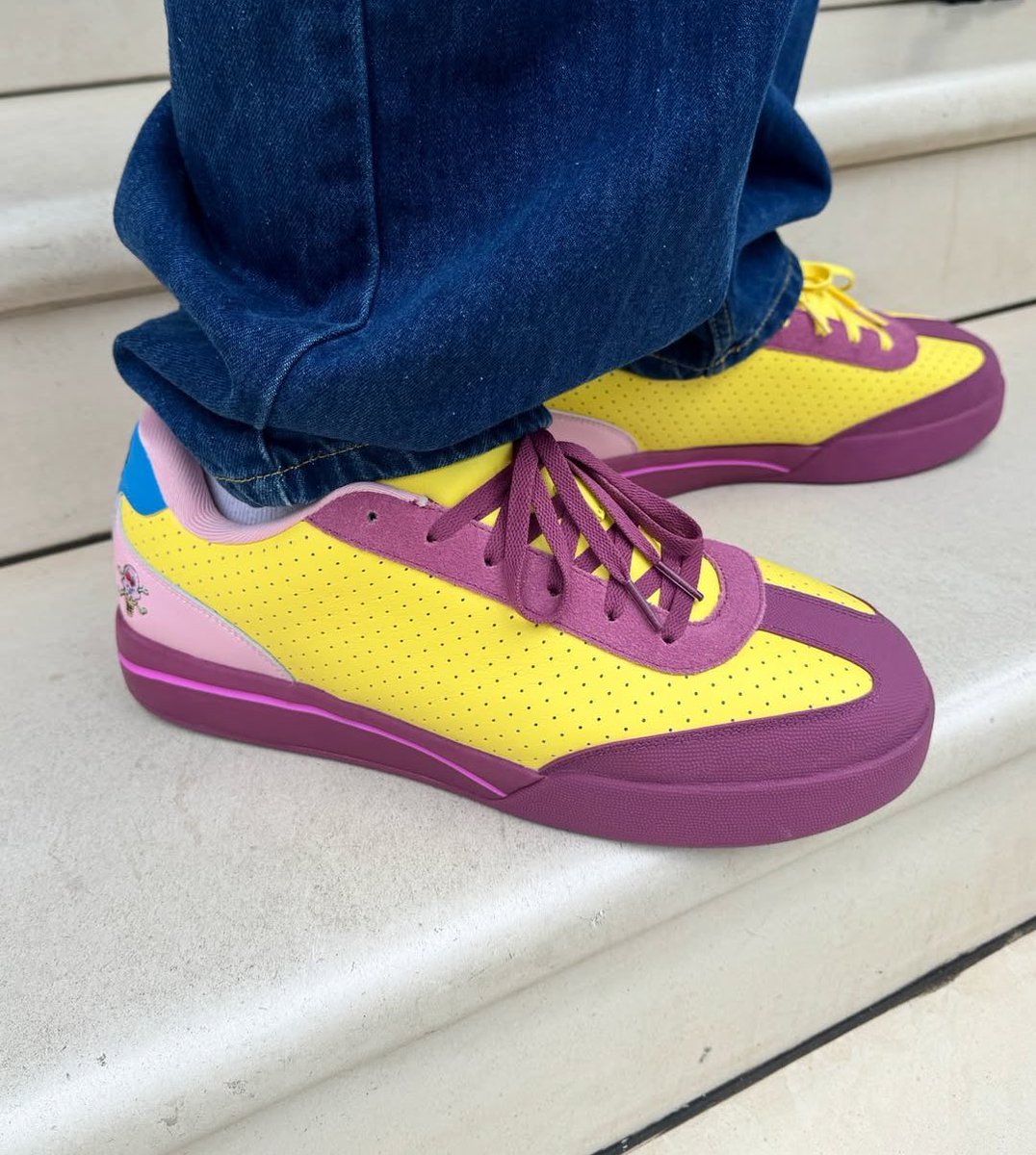 Ovrnundr's tweet image. Unreleased Reebok ICECREAM Board Flip “Banana Split” 🍌🍦🛹 

Only 40 PAIRS of these were made as a promo run ahead of ComplexCon and the Don Toliver preorder version that dropped in November

The difference is this pair features the classic Ice Cream' branding on the tongue tag,