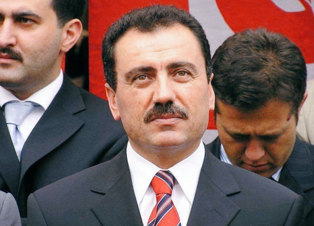 muhsin’imi biliyor musunuz? iki oğlumdan biriydi. en az onu gördüydüm. "devlet çağırıyor" der, giderdi. o devlet'i bir kere bekledi, onda da devlet gelmedi. 

fidan yazıcıoğlu