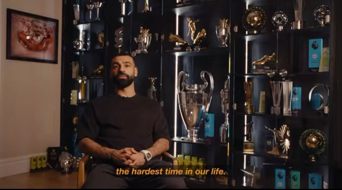 LFC4Ar's tweet photo. 🚨🚨🚨🚨🚨🗣️ الأسطورة محمد صلاح:

احتفلنا بالانتصار. فزنا بأهم البطولات معًا. 

قاتلنا معًا خلال أصعب فترات حياتنا 😢❤️ https://t.co/orv3Qh7ray