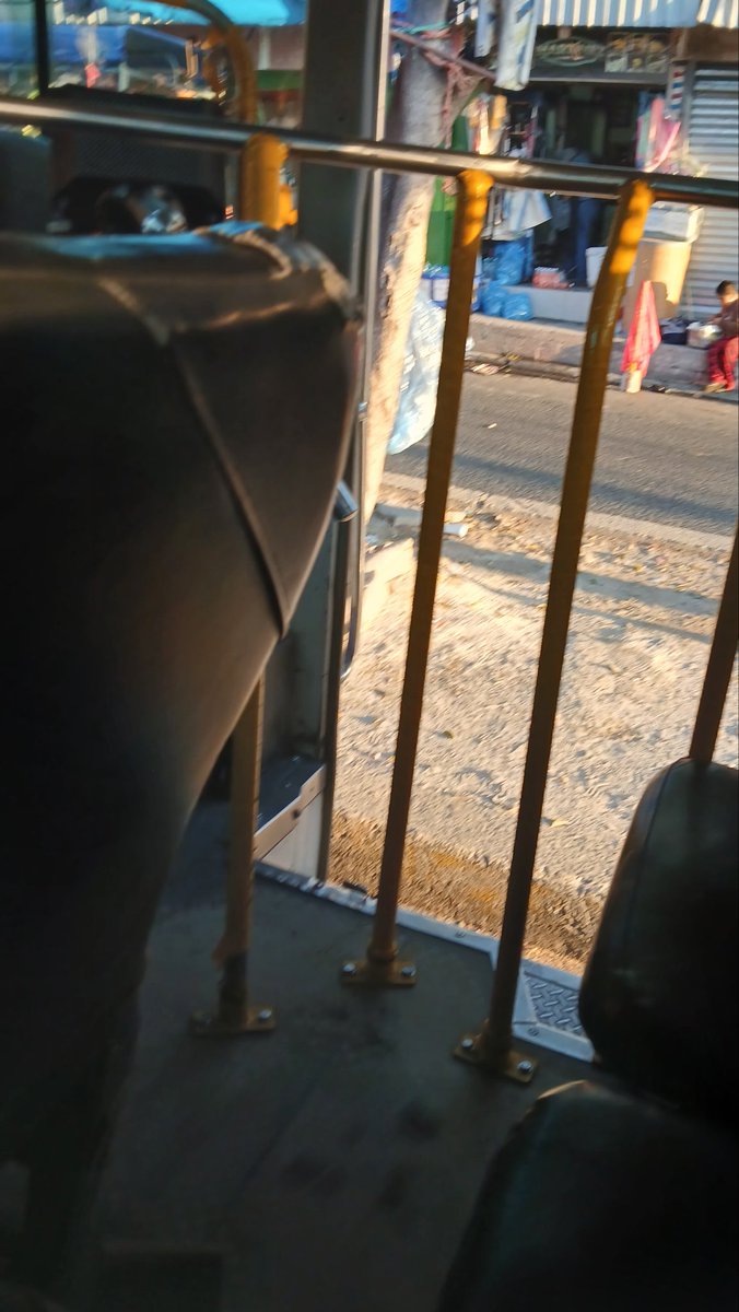 DavidMa02185146's tweet photo. @VMTElSalvador buenas tardes les reporto que la ruta 140 san martín apopa y viceversa en la mayoría de las coaster han instalado este tipo de estructura en la puerta de salida, ocasionado dificultad para salir imagínese una emergencia para salir un accidente etcétera https://t.co/OTeU1hc09u