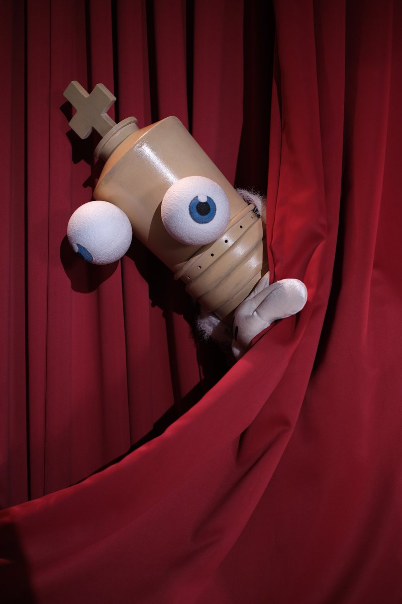 greenwillow13's tweet photo. My Kinger cosplay has finally joined a cosgroup!

#tadc #theamazingdigitalcircus #kinger #pomni #ragatha #caine #jax #gangle #zooble #disappearingguy #cosplay #tadccosplay https://t.co/c6tafJTP7q