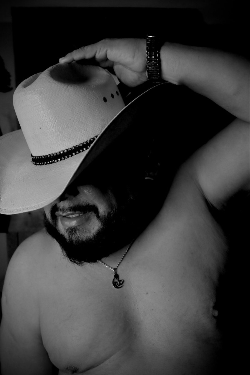VaqroCoahuila's tweet photo. Gracias @georeyphotos por estas fotos chingonas 📸￼🐻 #osomaduro #vaquero #osos #morbo https://t.co/bW1B2BDhS8