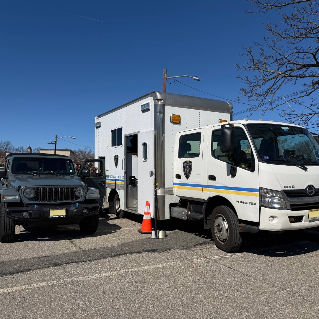 nutleynjgov's tweet photo. Cars were lined up around the parking lot for the NJMVC Mobile Inspection Unit, set up by Commissioner Tom Evans and Commissioner Mauro G. Tucci today!
https://t.co/ZwEtTpjnbV
#nutleynj #NutleyCares #nutleyrules #destinationnutley #welovenutley #DMV #MobileInspection #NJMVC https://t.co/kAPu7p4HgQ