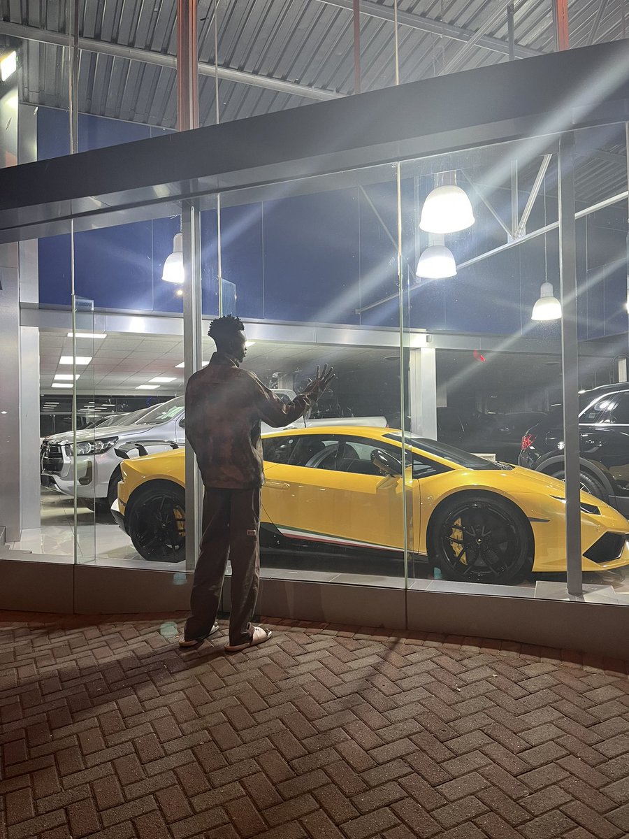 L E S E D I tweet media