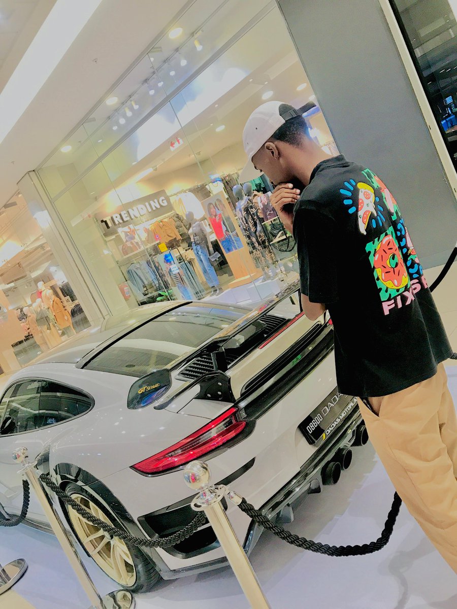 L E S E D I tweet media