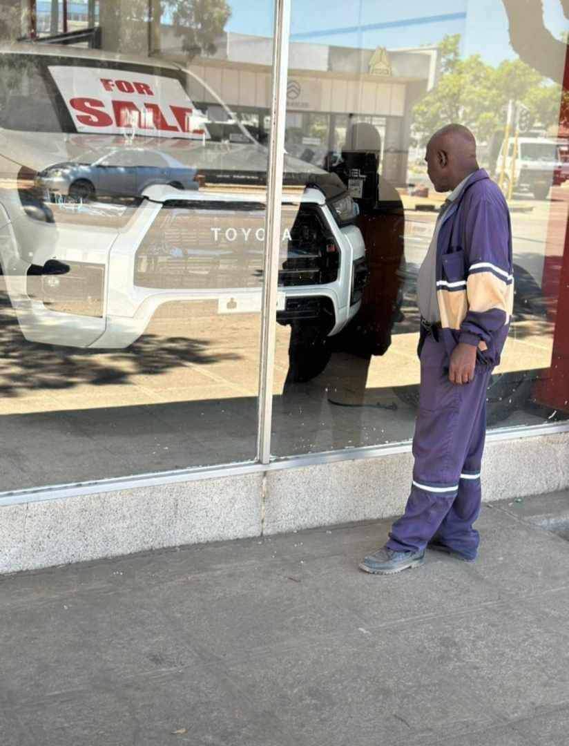 L E S E D I tweet media