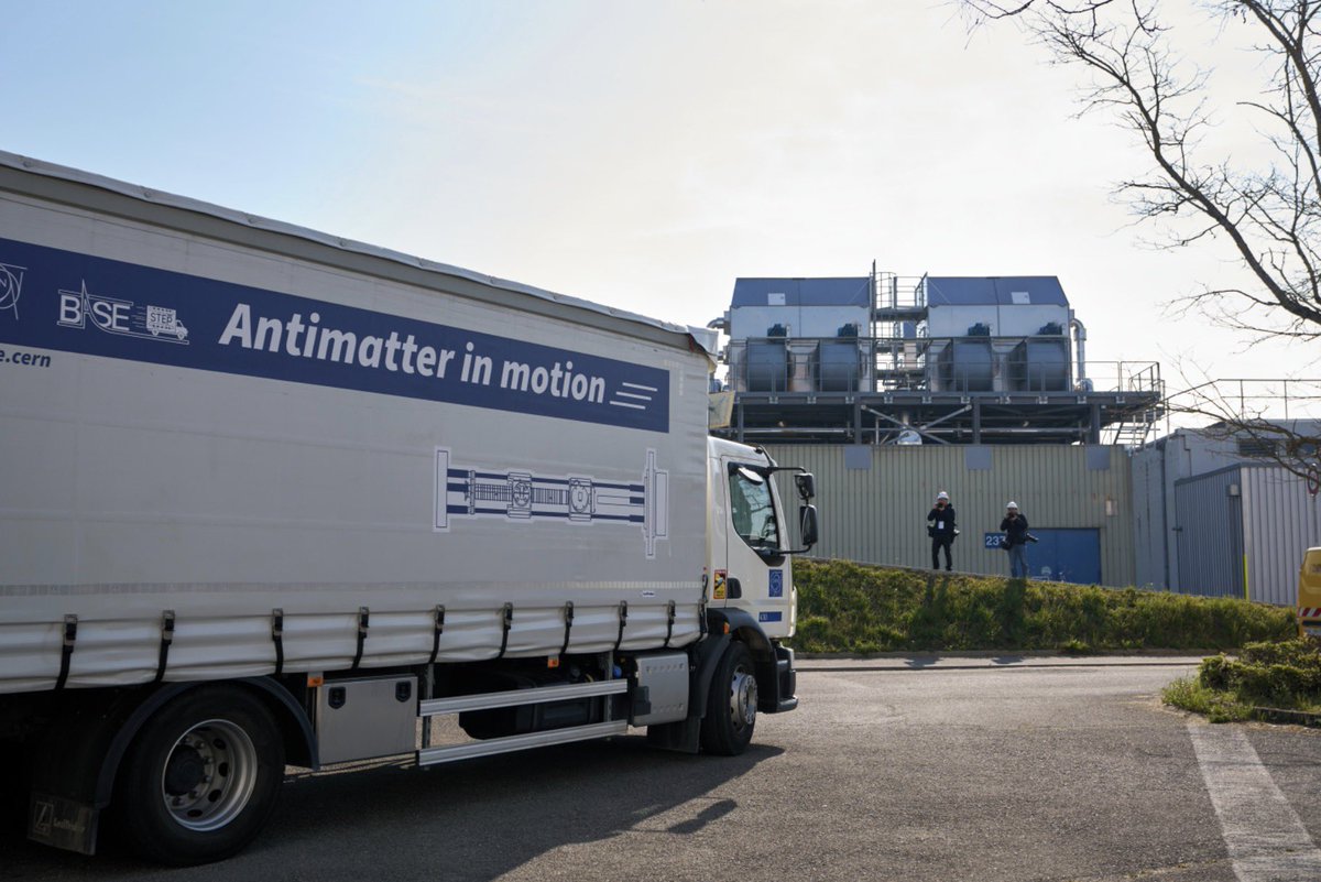 KersevanRoberto's tweet image. ⚡️☢️#ANTIMATERIA☢️⚡️
#CERN: riuscito il primo tentativo di trasporto con camion attrezzato di una piccola quantità di antimateria.
FENOMENALE!👏👏👏
home.cern/news/press-rel…