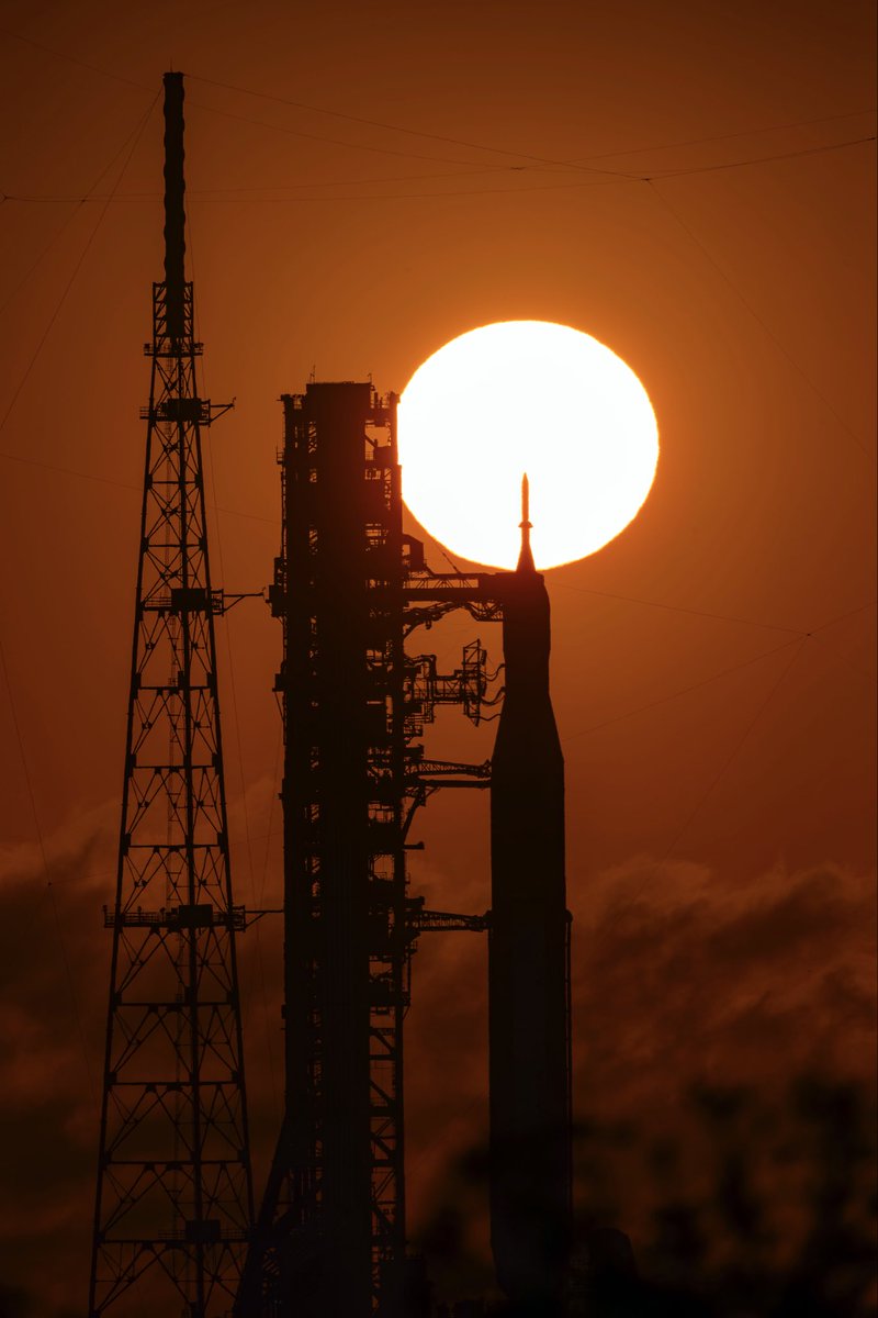 astrogeol's tweet photo. Today NASA arranged for a special sunrise photo opportunity with the SLS on the launch pad.
Here are some of my images.
The start of Artemis II’s launch window opens on April 1.
Thank you to NASA’s KSC Office of Communications for this amazing opportunity. @CBCEyeopener #CBCnews https://t.co/K53f7Ygawi