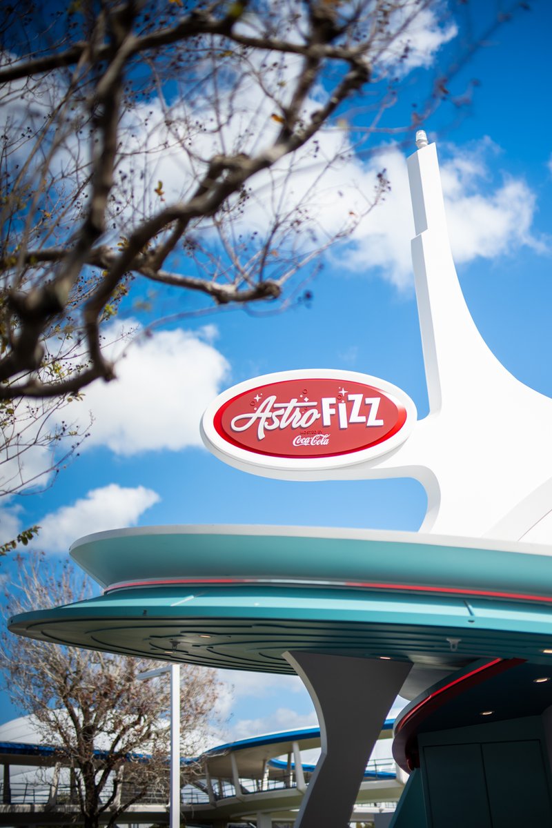 Starport75's tweet photo. I like the mid-century modern look that #Tomorrowland has been undergoing the past few years. So, I was thrilled to see the new Astro Fizz stand. Everything about it gives off groovy vibes. #DisneyWorld #MagicKingdom https://t.co/NxgGBAW7t7