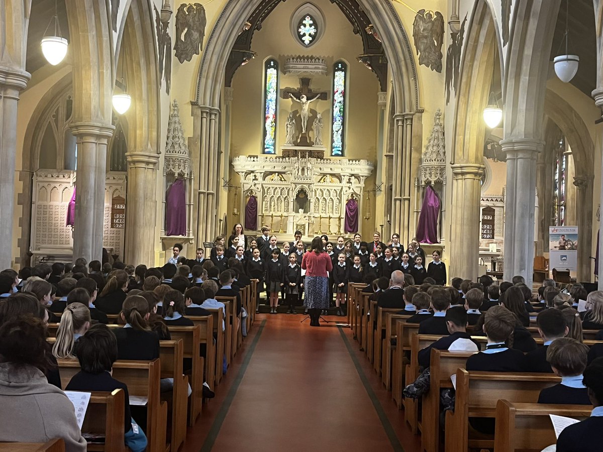 St Edward's Windsor tweet media