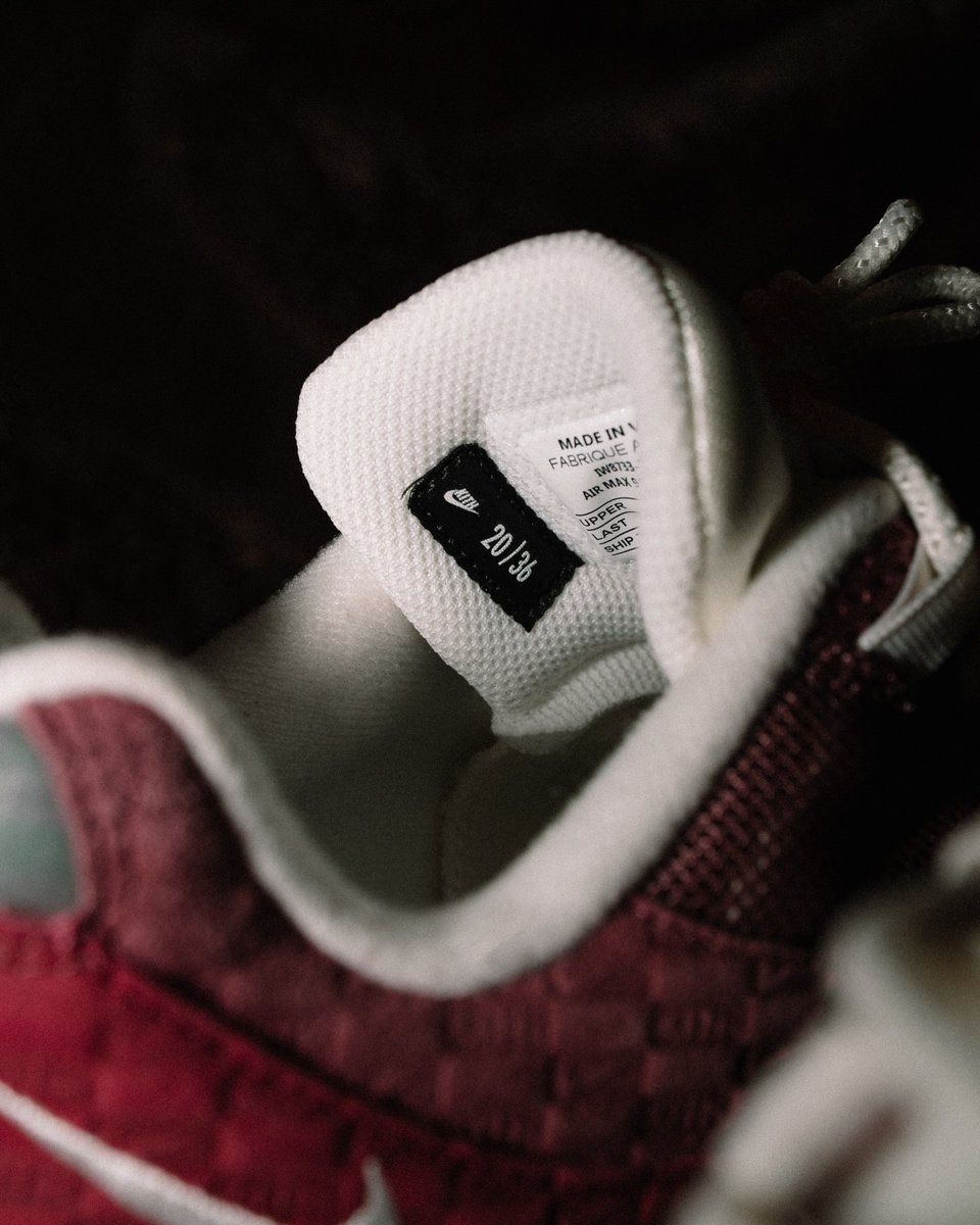 ModernNotoriety's tweet photo. Ronnie Fieg gifted a pair of F&amp;F Air Max 95s to a true Kith fan, @ChefDoomy 👏

Only 36 pairs were made in adult sizes https://t.co/cQrUSlKBbV