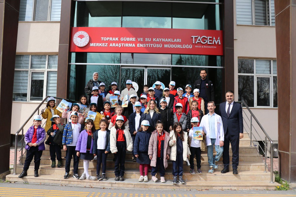 toprakgubresu_'s tweet photo. 🌍💧 Dünya Su Günü Etkinliği – II. Oturum 

Etkinliğimizin öğleden sonraki oturumunda, Ayten Şaban Diri İlkokulu 2. sınıf öğrencilerini ve öğretmenlerini enstitümüzde ağırladık. https://t.co/dVsPgJSi5h