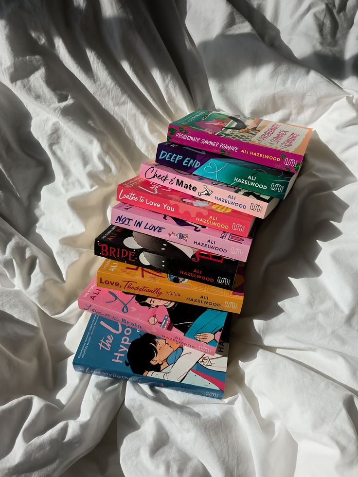 liceppw's tweet photo. Pondphuwin au:
Phuwin é um twink nerdzinho, do 1º período da faculdade, apaixonado por livros de romances clichê. Tudo muda quando conhece: 
Pond naravit
Um verdadeiro "bookboyfriend", conhecido por encantar toda a faculdade, junto com seus amigos. https://t.co/fUqe7uTCes