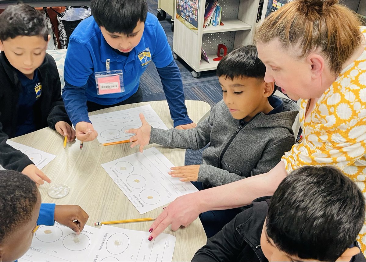 LibrarianLynn tweet media