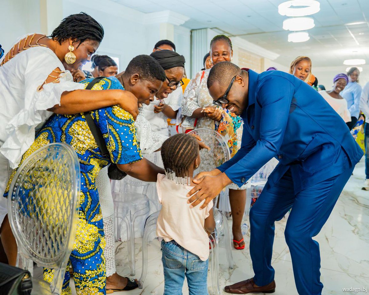 WadagniRomuald's tweet image. 🇧🇯 Producteurs, éleveurs, femmes des marchés : vous faites vivre notre économie au quotidien.

Faciliter l’accès au financement et soutenir vos activités sera une priorité.

#PlusLoinEnsemble #RoW2026 #Bénin2026 #Bénin