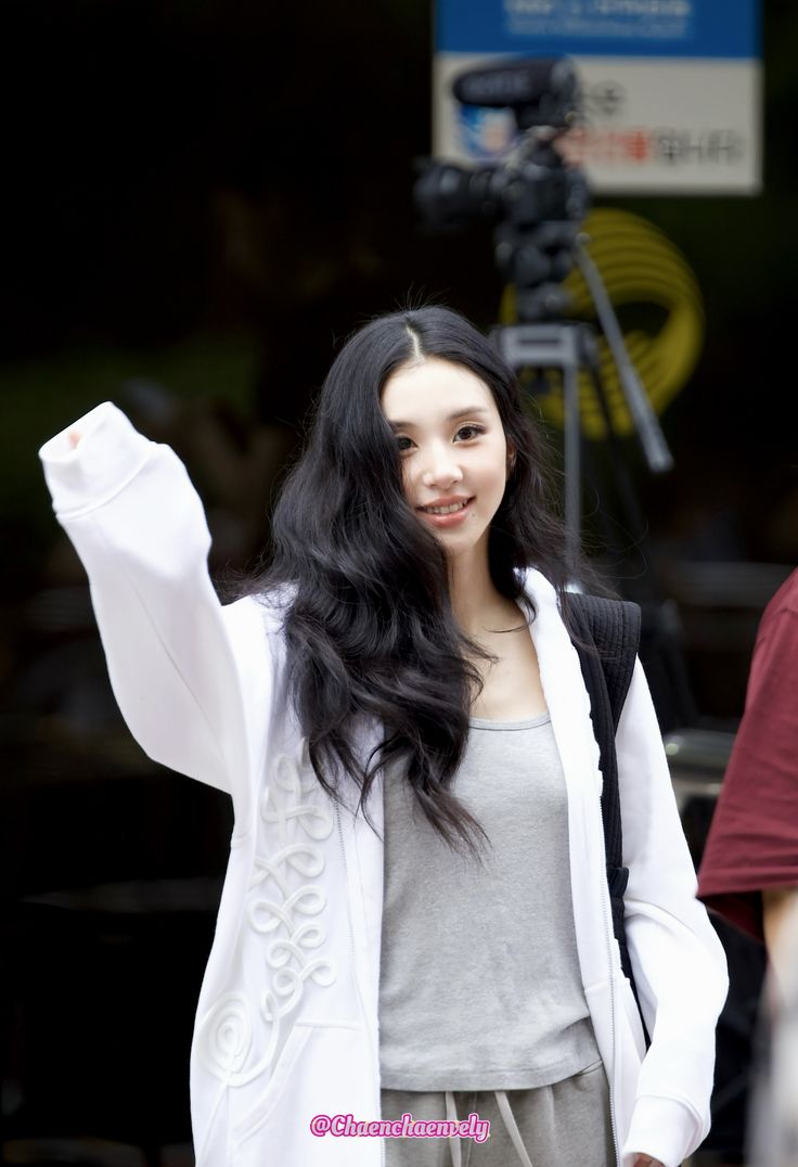 hourly chaeyoung 🫧 tweet media