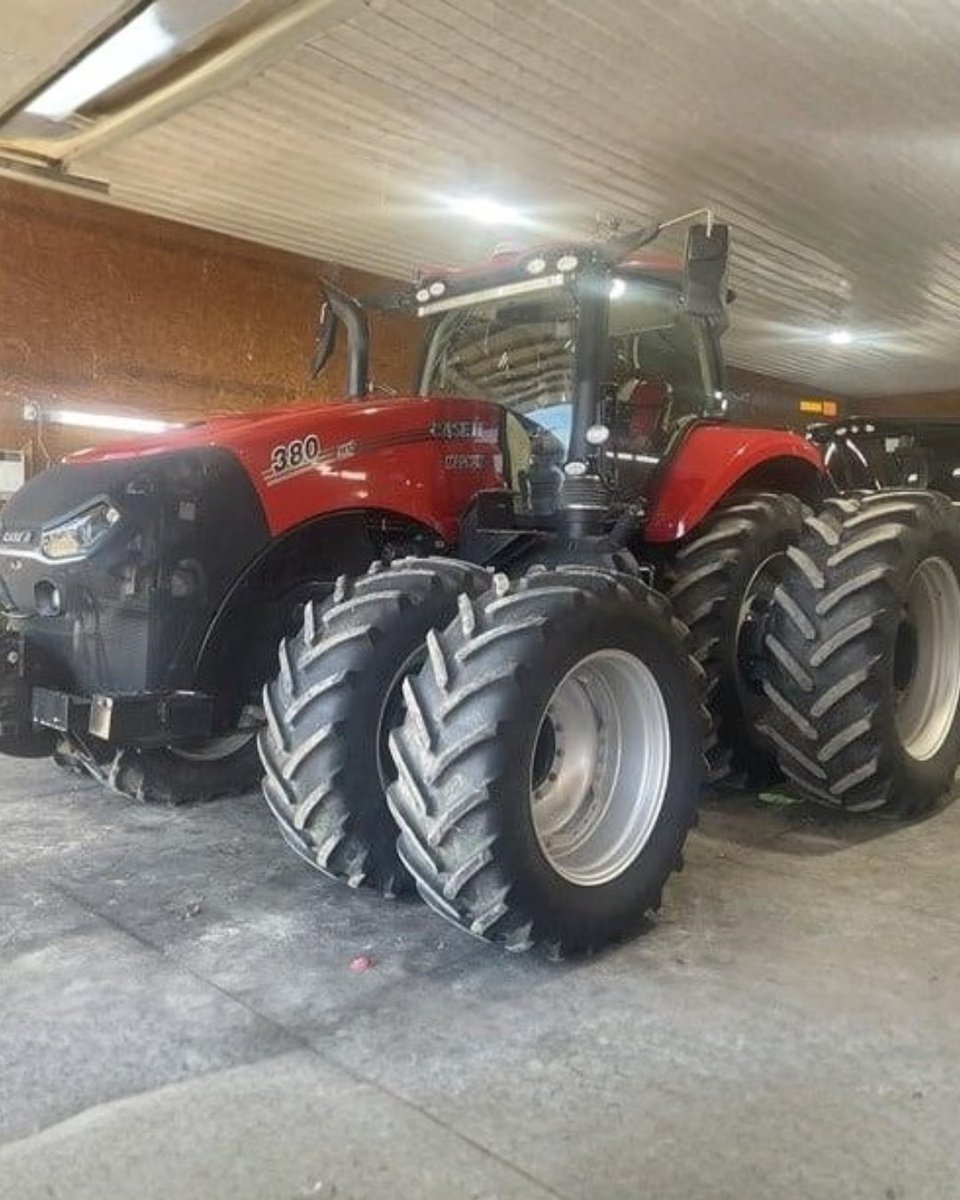 TractorHouse tweet media