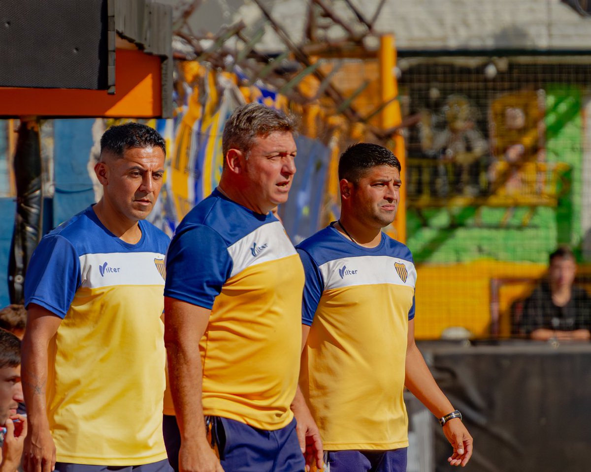 ElDockeOficial's tweet photo. 👏 Gracias a Silvio Gutiérrez, junto a Daniel Ripa y Mauricio Ibarra, por hacerse cargo del equipo.

💪 Compromiso, trabajo y un triunfo clave.

¡Siempre a la altura! 🙌
#VamosDocke 💪🏼🇺🇦 https://t.co/V73yW7QFz3
