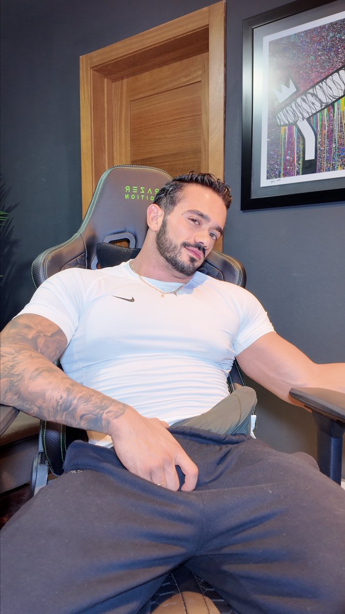 Guy lover tweet media