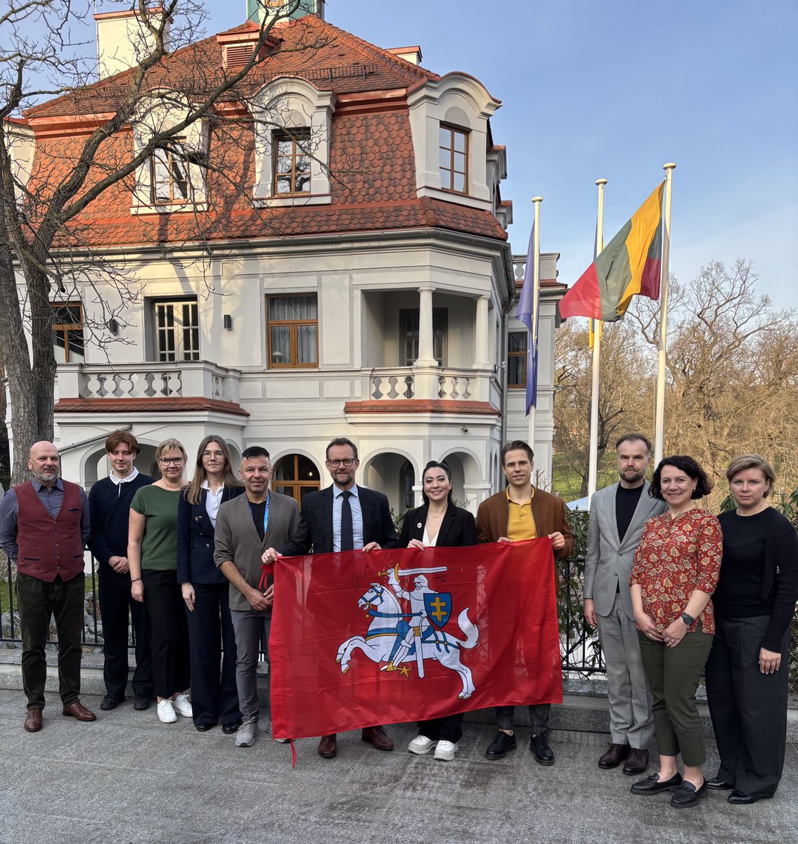 RKacinskas's tweet image. Honored to welcome ice dance duo Saulius Ambrulevičius and Allison Reed, and Lithuanian Skating Federation President Vytautas Jasutis at the Embassy in #Prague today! 🇱🇹⛸️ Wishing our skaters an amazing start at the  @ISU_Figure World Championship!