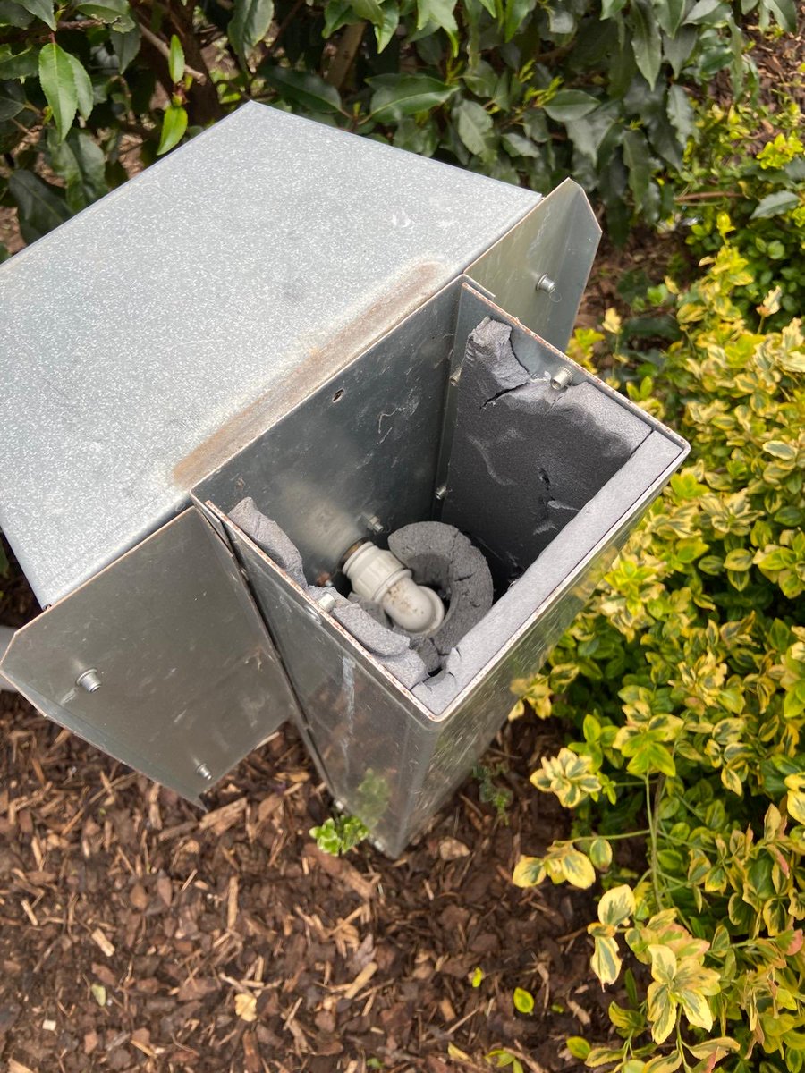 TeerahBeauty's tweet photo. @EalingCouncil I had people come today to fix my internal plumbing issues. This is the mess they’ve left outside and damaged the communal water supply box whilst investigating the issue. Who is to fix this now? I also have cctv footage of them if needed. https://t.co/L0u6xWDaol