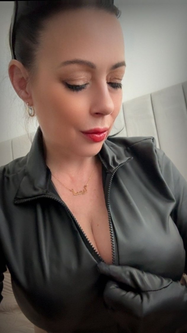 LUSCIOUS LAYLA ❤️ tweet media