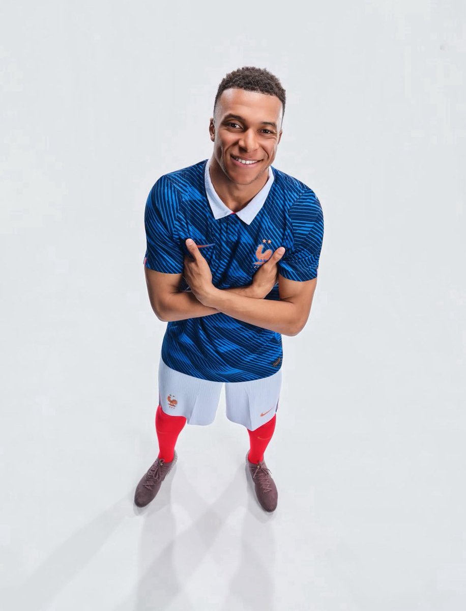 Kylian's tweet photo. This kit is COLD. 🥶 https://t.co/B7BMjKPmLX