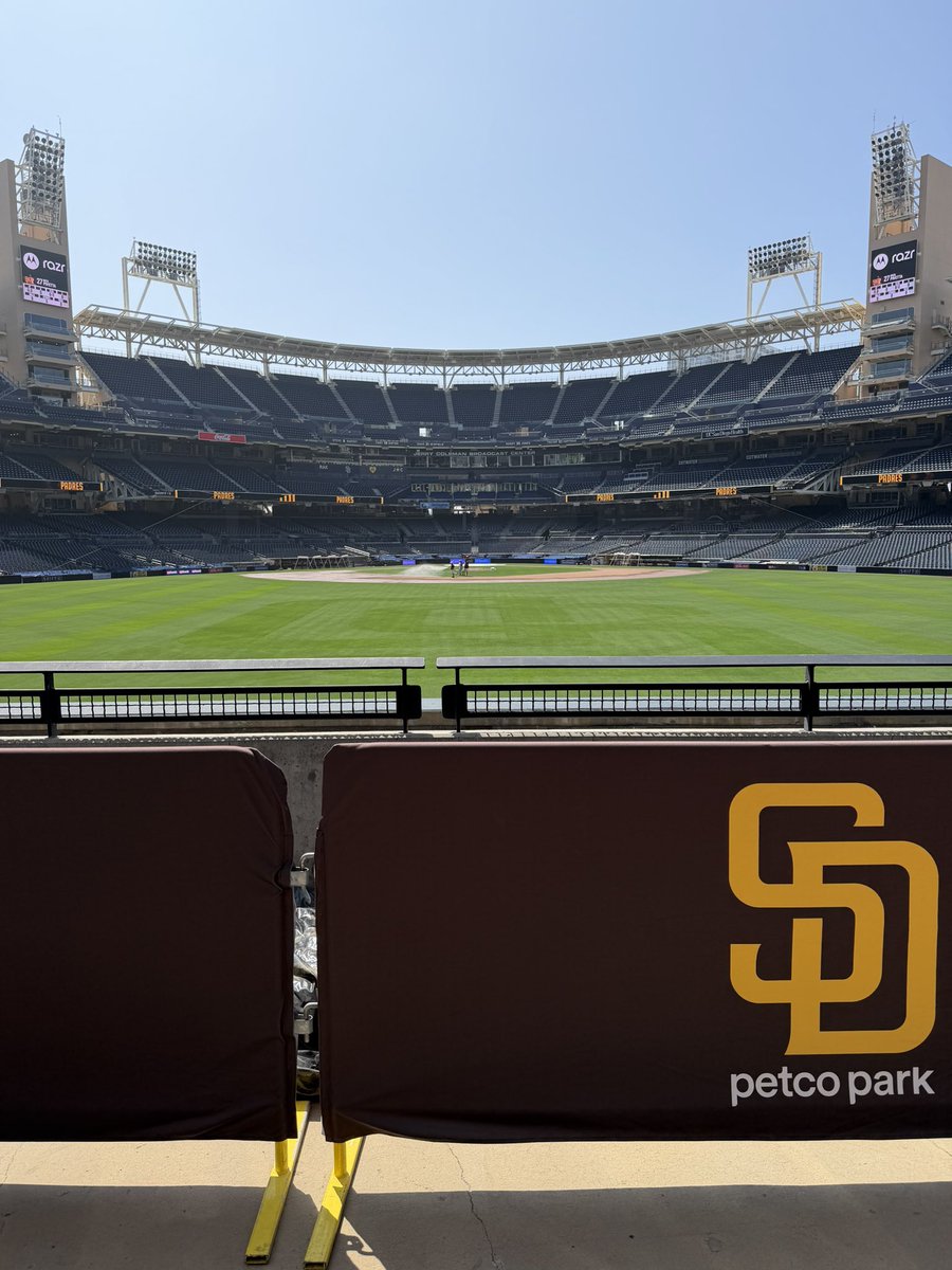aedmondstv's tweet image. New video boards on towers in Petco Park #padres