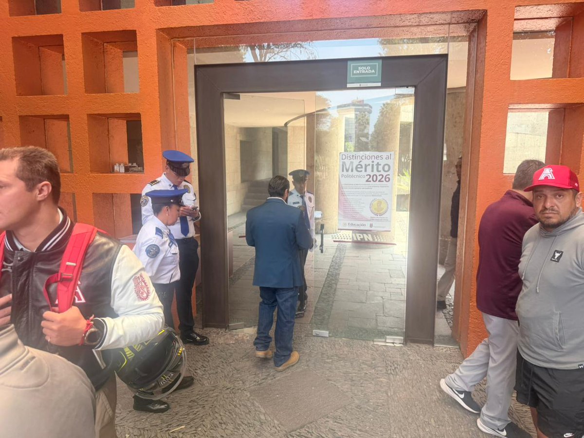 TRIBUNA GUINDA Y BLANCO 🆎 tweet media