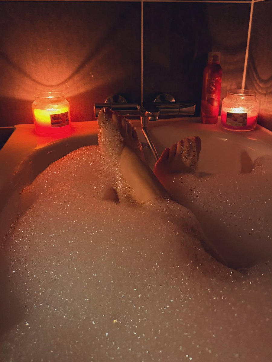 TheBSuiteFA's tweet photo. 🛁 Tuesday night mood: The sweet life. ☁️✨ Just me, a mountain of bubbles, and absolutely zero plans. 👣
#BSuite #SelfCareTuesday #BubbleBath #findom #feetworshi̇p https://t.co/lgbcUL6kYI