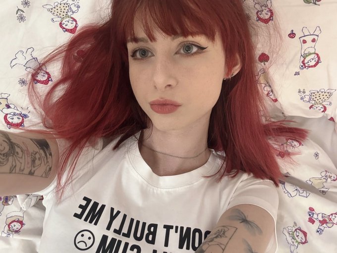 erin 🍓 tweet media