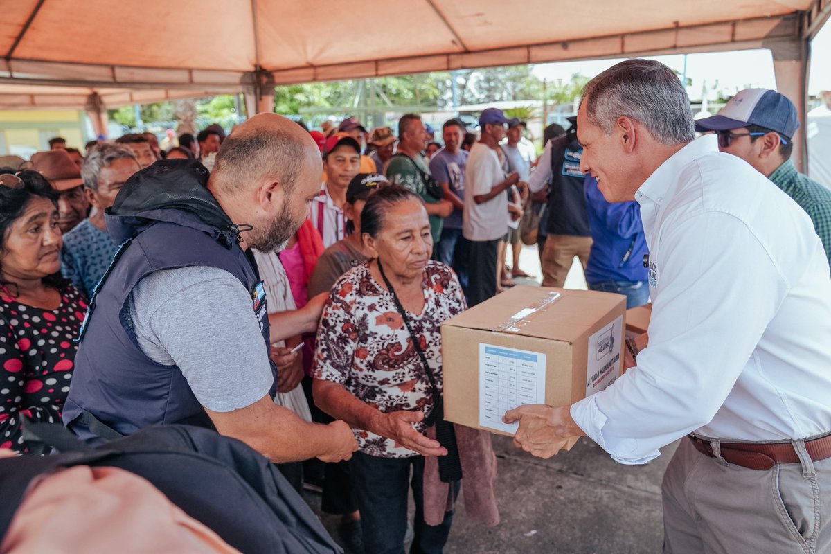 CarlosGSerranoB's tweet photo. Hoy llegamos al cantón Pedro Carbo, parroquia Sabanilla, donde realizamos la entrega de kits de ayuda humanitaria y colchones a 150 familias de los recintos La Esperanza, La Monserrate, Las Piedras, La Pepa de Oro y El Guasmo, afectadas por la época lluviosa. 

#GuayasHace https://t.co/1LugBaoWVn
