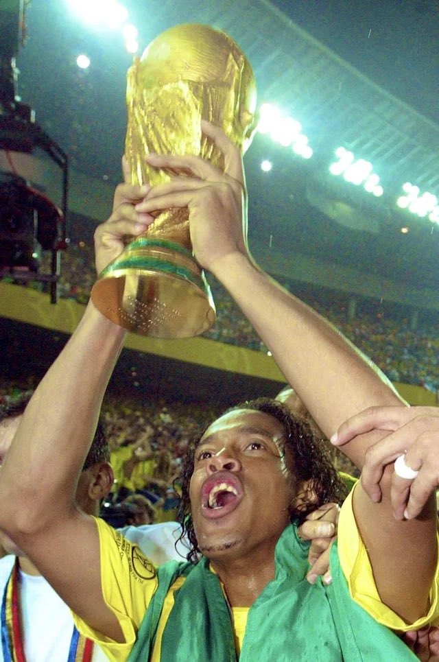 Entendendo o Tom tweet media