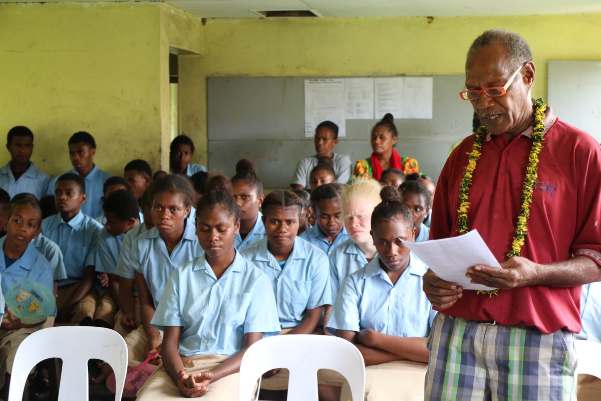 jeangene_vilmer's tweet photo. 🇻🇺🇫🇷 #AMBAE 7 – Visit to Tagaga Middle School in Lolopuépué. Identified as a priority by Vanuatu’s Ministry of Education, the school will be renovated in May–June by military engineers from @FANC_Officiel. Discussions with the principal, village chief, and students. https://t.co/YYZmRvAmDC