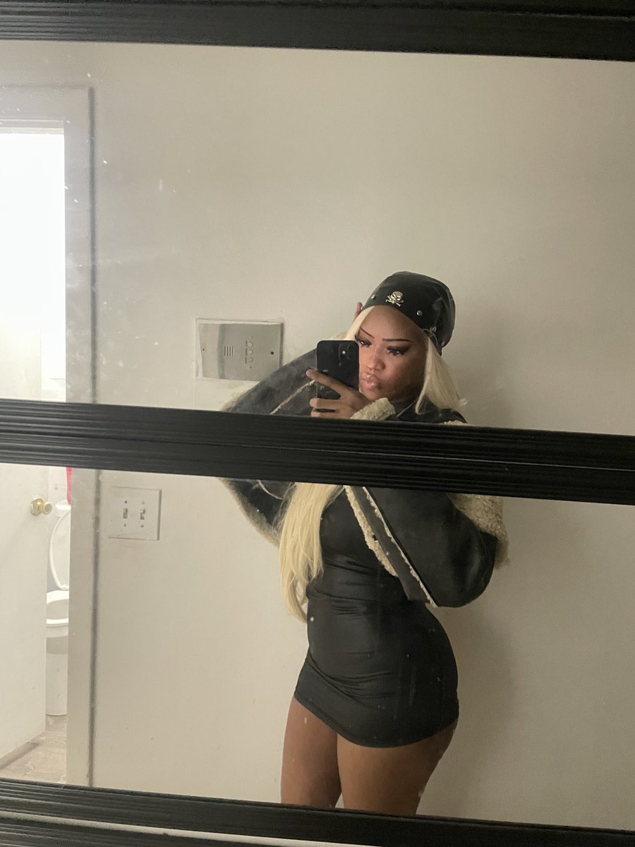 kwutiepwie's tweet photo. wasted outfit fr https://t.co/sh7AG3LWMh