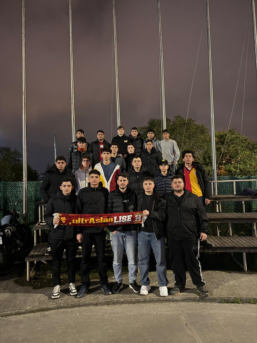 ultrAslanLISE's tweet photo. SEN SARIYLA KIRMIZI!

Galatasaray Kadın Basketbol takımımızı Emlak Konut karşılaşmasında yalnız bırakmadık.

#ultrAslanLİSE https://t.co/LvpEjHVXHS
