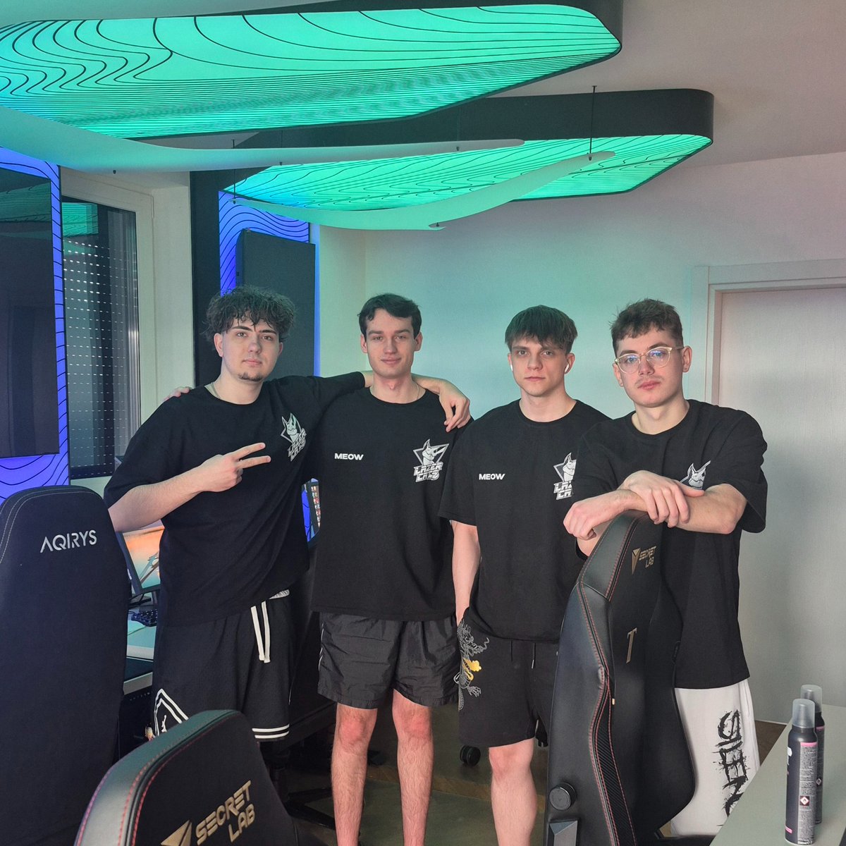 lzrcats's tweet photo. Hey hey from our bootcamp in Bucharest 👋 https://t.co/SJ2mvMwVTm