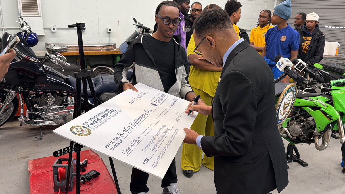 RepKweisiMfume's tweet image. This week at Mervo H.S., I proudly presented a $1 million grant to B-360, a successful nonprofit that turns the City's dirt bike culture into career opportunities for at risk teenagers. #Baltimore #Dirtbike #Mervo
wmar2news.com/news/region/ba…