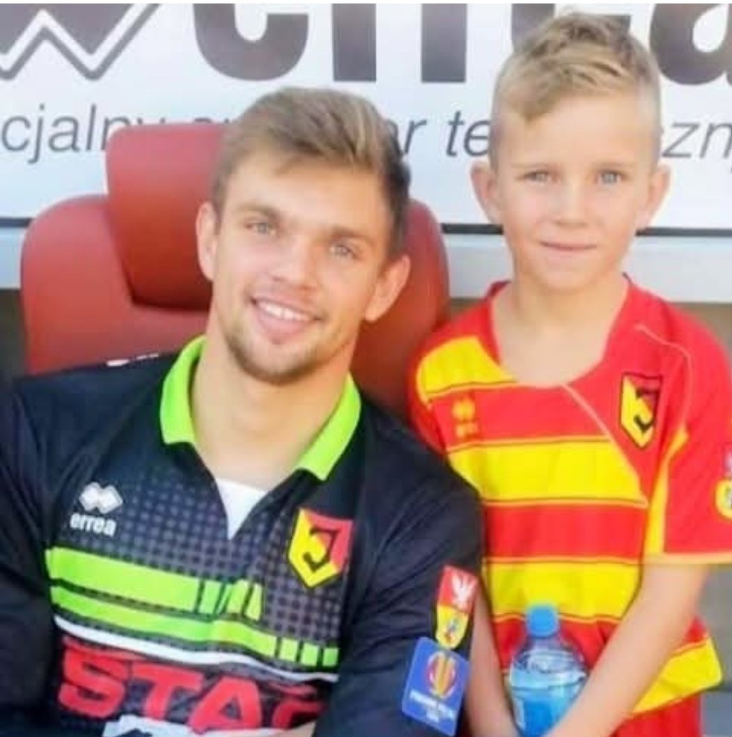 RrPkr™ tweet media