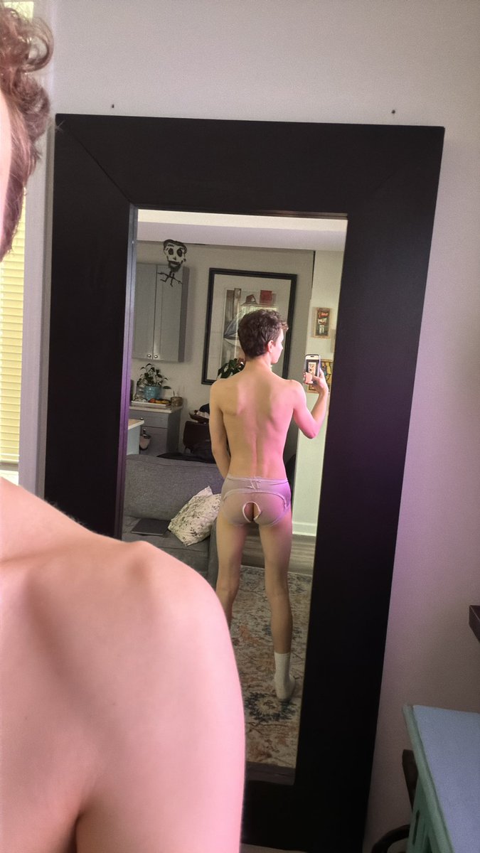 daddysfav01's tweet photo. I heard it's twink tuesday 😇 https://t.co/7mLgy0aAah