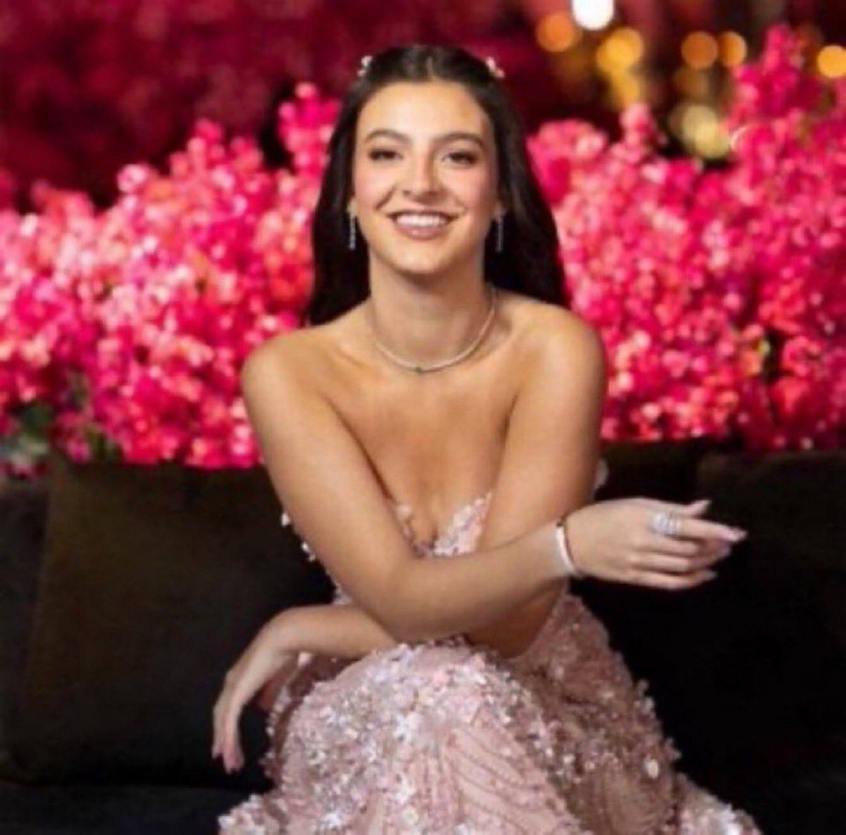 angela FORA JONAS tweet media