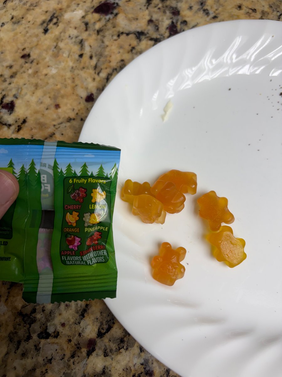Specters__'s tweet photo. GOTTA BE THE WORST GUMMY BEAR PACK OAT WTFF https://t.co/Nk6MrWjQwN