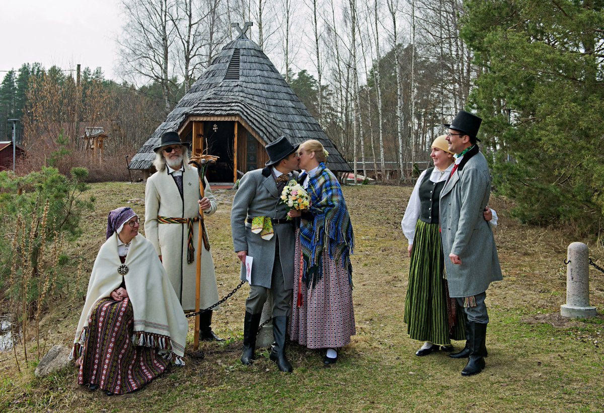 Dievturi's tweet photo. ¹2026/03/24

Pirmo dievturu svētnieka izsniegto Laulības apliecību pāris šodien saņēma Svētes svētnīcā, Jelgavā

The first legally-binding Certificate of Marriage issued by a #Dievturi Priest was received by a couple at the Svēte Shrine in Jelgava today

👉https://t.co/lf4SeJTrKt https://t.co/LYotUSW6zs